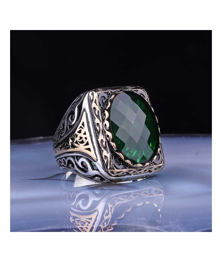 Gümüş Fasetli Yeşil Taşlı Kare Erkek Yüzük
