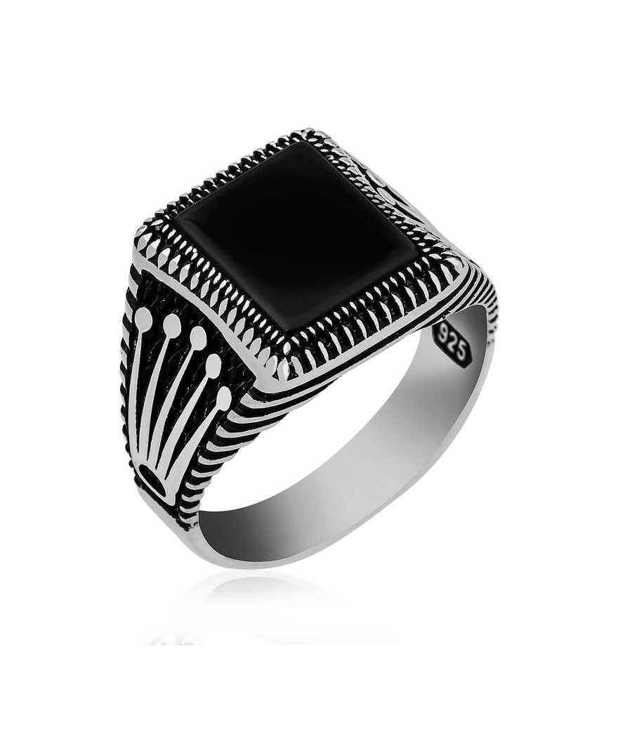 Gümüş Oniks Taşlı Taç Desenli Erkek Yüzük